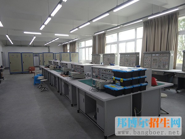 重慶市城市建設技工學校招生辦聯系電話