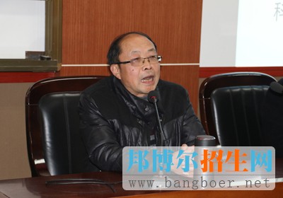 內江一中勵志報告會為高一學生支招
