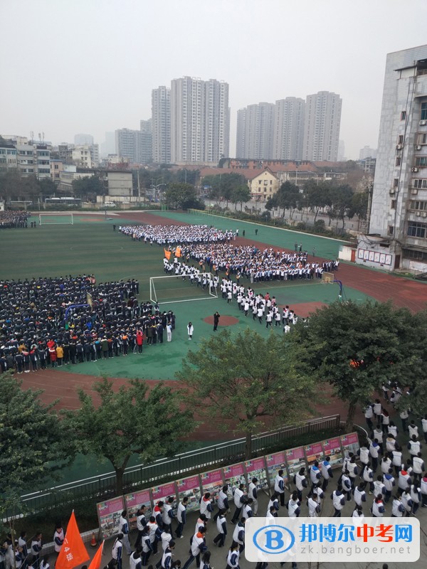 鐵骨錚錚無懼百日跋涉，斗志拳拳必得金榜題中