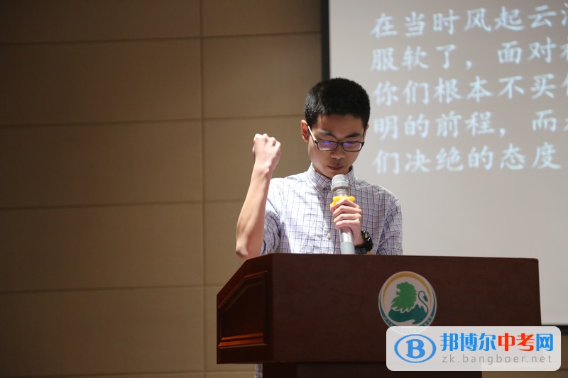 四川師范大學附屬實驗學校高中部“五?四”紀念活動暨朗讀大會順利召開