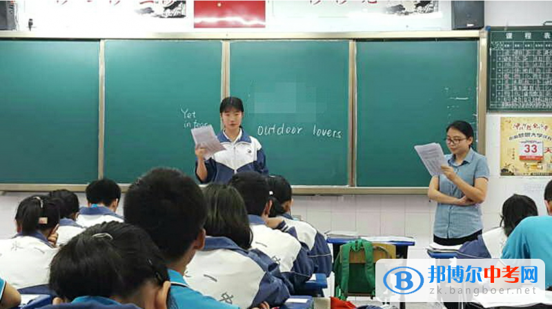 成都市龍泉一中省教科所董洪丹主任視導(dǎo)高三英語教學(xué)工作