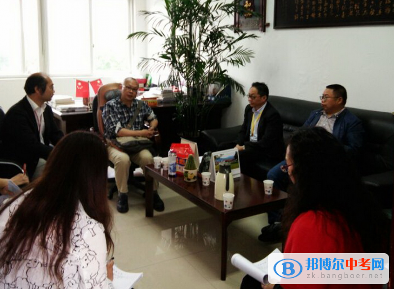 成都市龍泉一中省教科所董洪丹主任視導(dǎo)高三英語教學(xué)工作