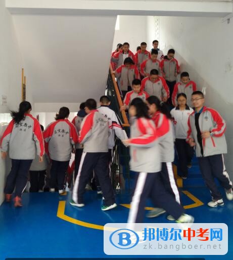 安全疏散常練習，生命寶貴記心中