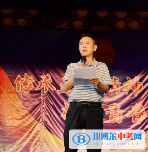 四川省大邑縣安仁中學開展“傳承五四精神．放飛青春夢想”表彰活動暨學生社團展示活動