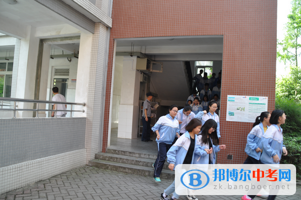 四川省華潤(rùn)學(xué)校舉行應(yīng)急疏散演練