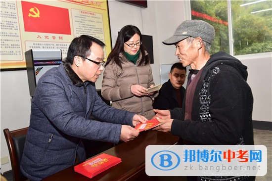 區教育局節前走訪慰問邛崍市水口鎮李桅村貧困戶
