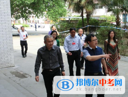 金堂縣教育局鐘剛副局長巡視實驗中學2017屆初三政治歷史畢業會考