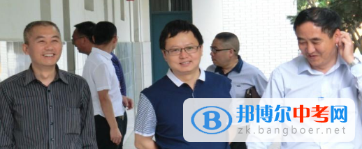 金堂縣教育局鐘剛副局長巡視實驗中學2017屆初三政治歷史畢業會考