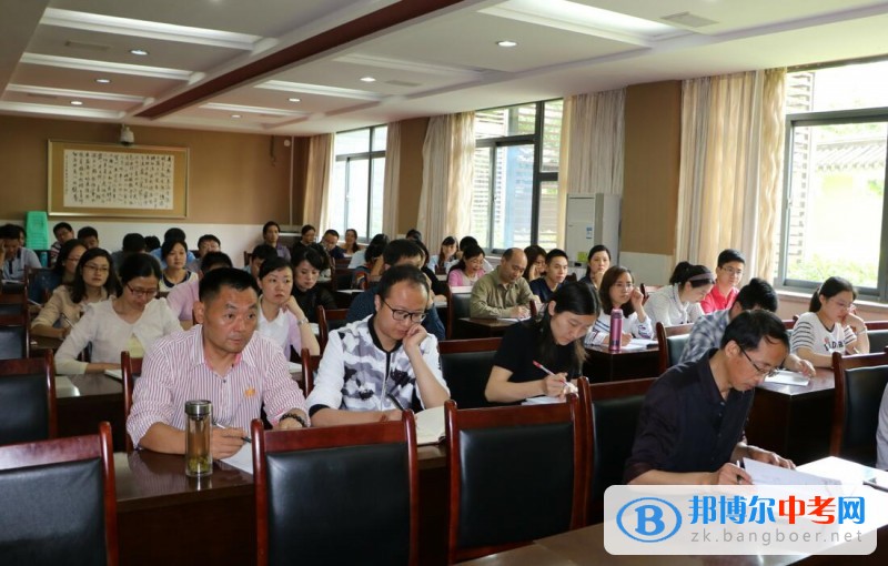 成都石室天府中學(xué)教學(xué)處主持召開第十二周備課組長會議