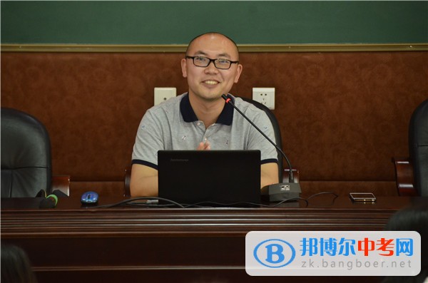 成都七中萬達學校成功舉行本學期第四次青年教師主題系列培訓