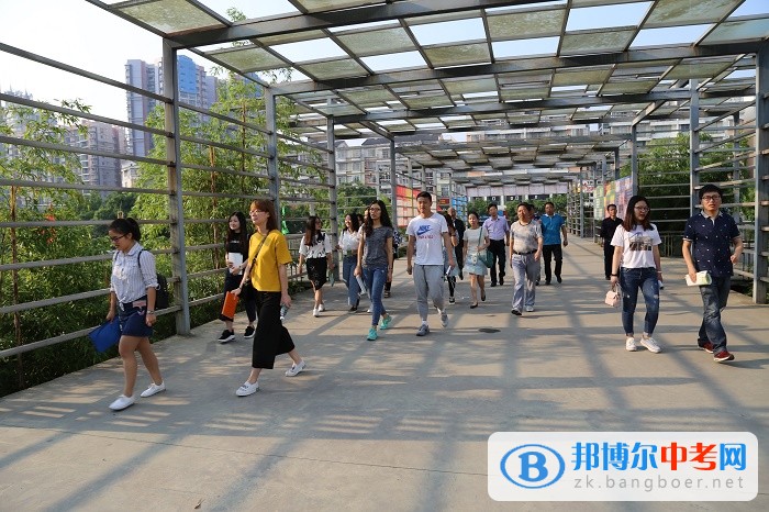 都江堰外國語實驗中學青年教師到射洪中學培訓學習