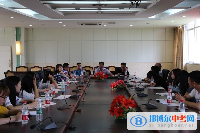 都江堰外國語實驗中學青年教師到射洪中學培訓學習