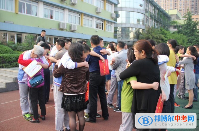 成都市棕北中學(xué)舉行武侯區(qū)二診進(jìn)步之星頒獎(jiǎng)典禮