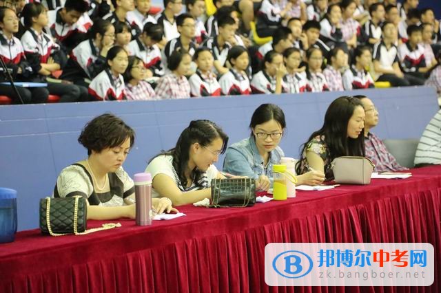 成都西川中學舉辦第五屆英語節暨《典范英語伴我成長》主題演講