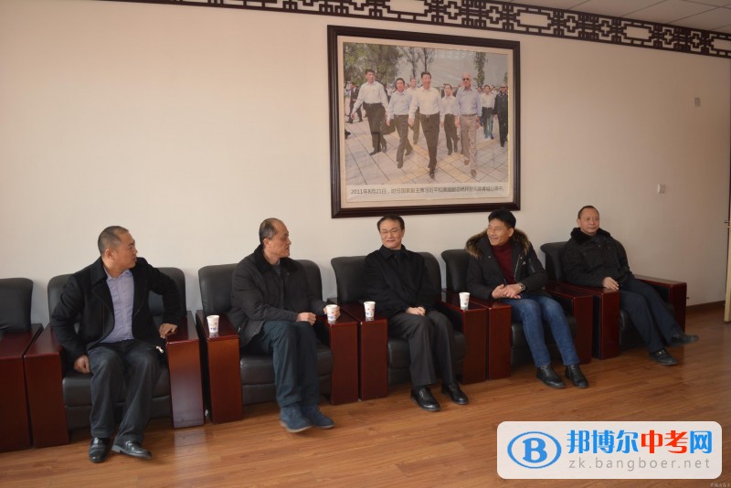 成都市防震減災局領導慰問都江堰市第一中學