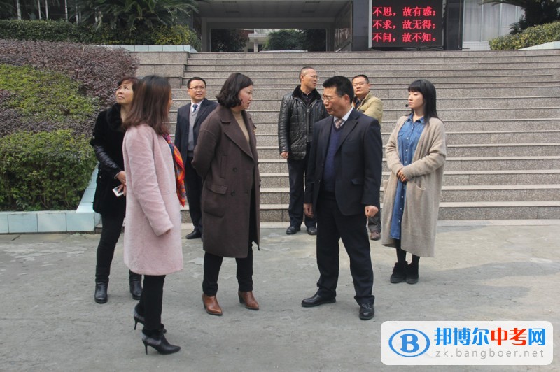 蒲江縣縣委常委、宣傳部長(zhǎng)李梅調(diào)研蒲江中學(xué)新學(xué)期開學(xué)工作