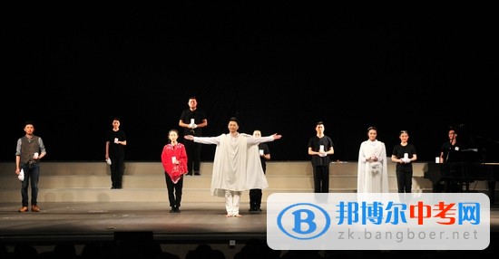 四川人民藝術(shù)劇院為我院師生演出戲劇《夜之詩(shī)——月夜下的奇幻之旅》