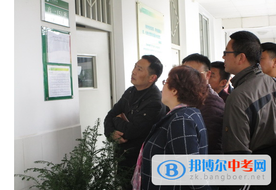 成都市龍泉驛區(qū)教育局蒞臨龍泉中學(xué)進行德育工作視導(dǎo)