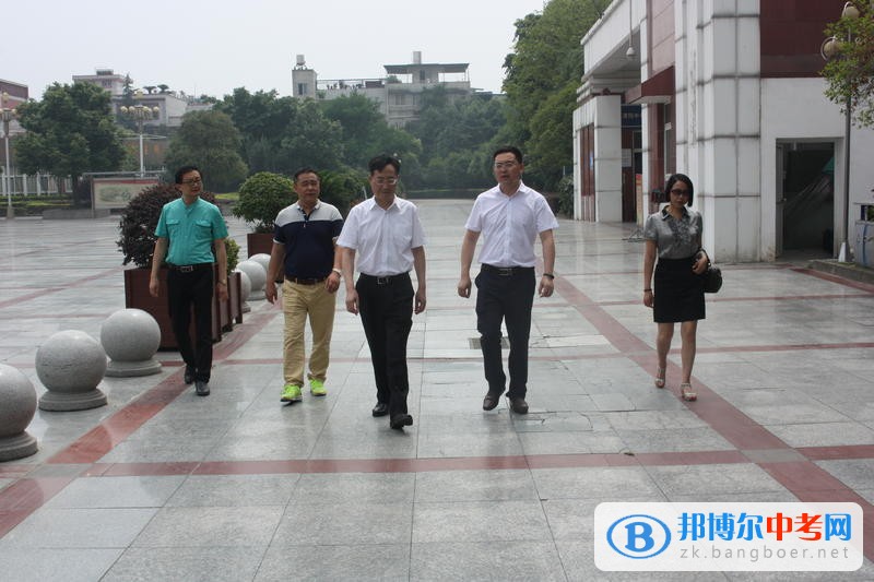 彭州市政協(xié)副主席胥全富到濛陽(yáng)中學(xué)調(diào)研