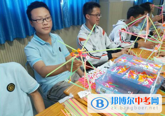 成都市實驗中學“創客思維”走進語文課