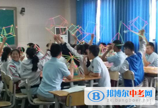 成都市實驗中學“創客思維”走進語文課