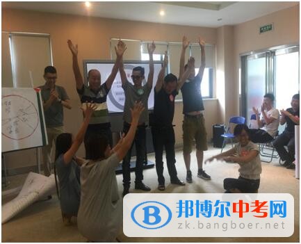 成都高新區校長團體心理輔導活動在成都石室天府中學舉行