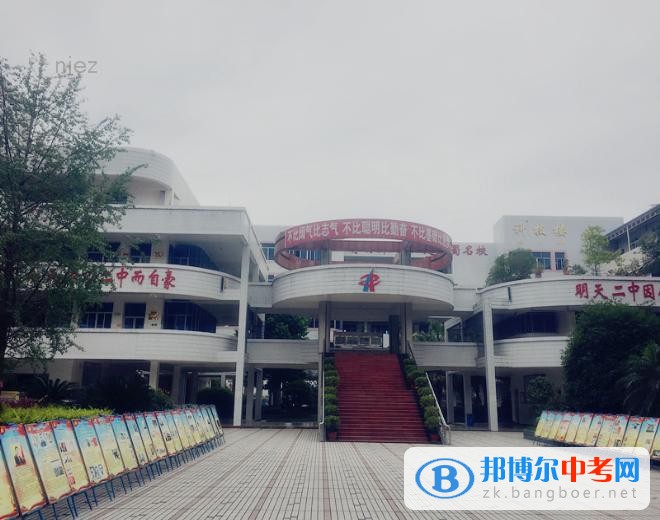 內(nèi)江市“黨史國史”教育進學(xué)校巡展活動在四川省內(nèi)江市第二中學(xué)舉行