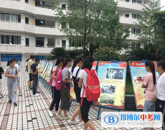 內(nèi)江市“黨史國史”教育進學(xué)校巡展活動在四川省內(nèi)江市第二中學(xué)舉行