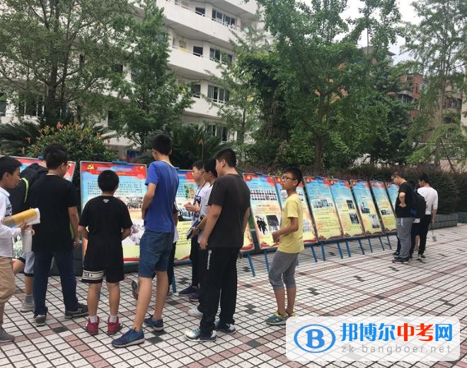 內(nèi)江市“黨史國史”教育進學(xué)校巡展活動在四川省內(nèi)江市第二中學(xué)舉行