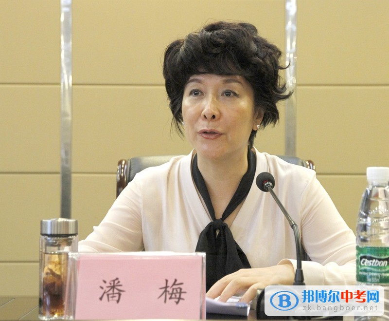 四川省內江市第六中學召開全校教職工大會宣布人事任免決定
