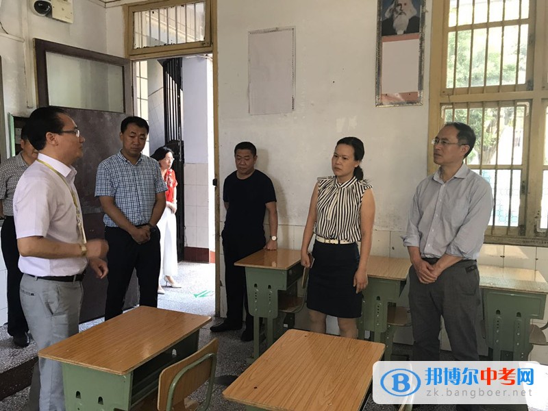 隆昌縣委常委、宣傳部長(zhǎng)羅平芳到隆昌縣第二中學(xué)檢查高考備考工作