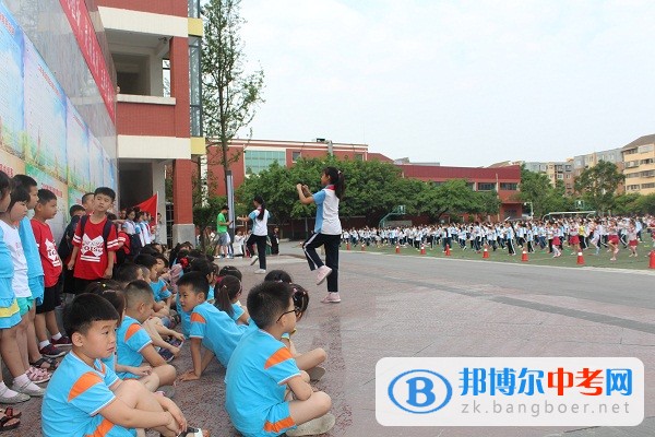 成都高新順江學校開展快樂童年活動