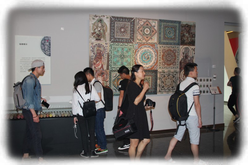 成都市第四十中學校師生作品入選四川省首屆巖彩畫壁畫展