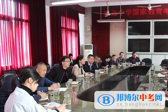 威遠中學“迎創省級衛生縣城”在行動