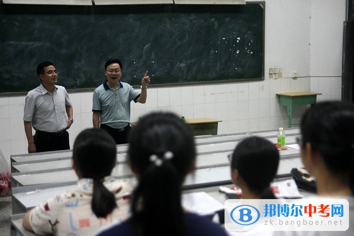 高考在即，四川省威遠中學領導慰問高三考生