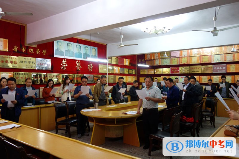 龍結中學黨支部舉行“踐行十愛 德耀甜城”硬毛書法比賽