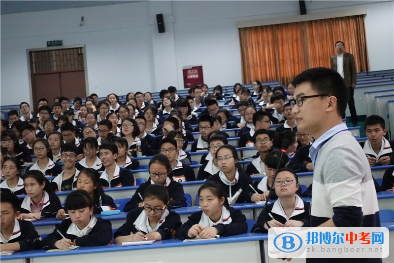 樂山一中召開高2019屆研究性學習培訓會