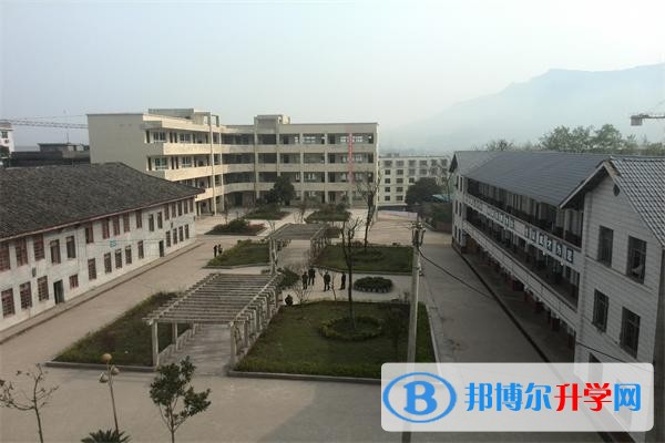 巴中市巴州區(qū)奇章中學學費