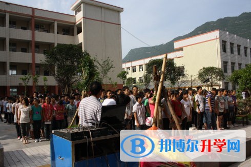 巴中市巴州區(qū)茶壩中學校2017年招生計劃