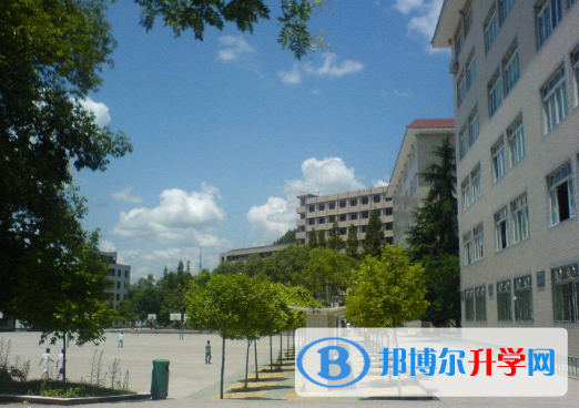 南部縣建興鎮中學怎么樣、好嗎