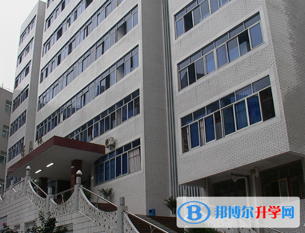 四川省宜賓市第一中學校招生辦聯(lián)系電話