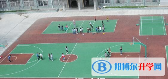 馬爾康中學校招生辦聯(lián)系電話