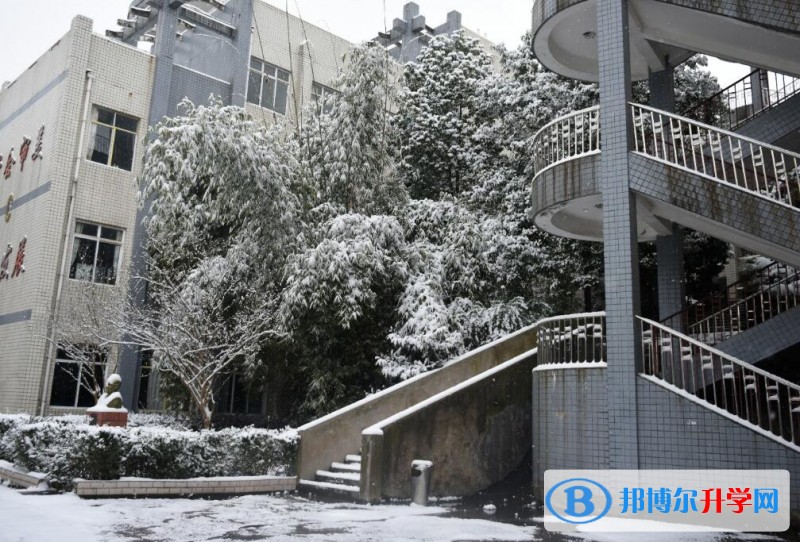 遵義市第一中學(xué)招生辦聯(lián)系電話