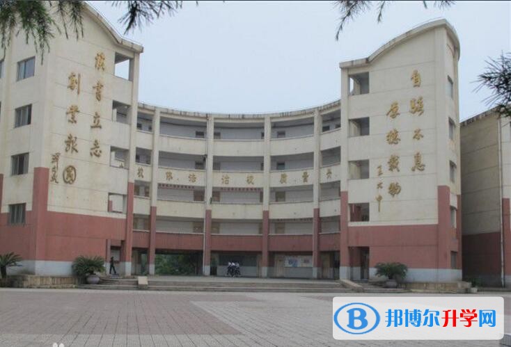 遵義清華中學(xué)招生辦聯(lián)系電話