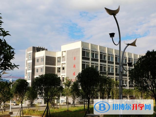 貴州省納雍縣第一中學學費