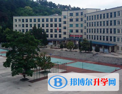 貴陽市烏當(dāng)中學(xué)2022年學(xué)費(fèi)、收費(fèi)多少