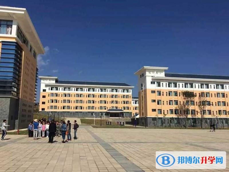 云南師范大學(xué)附屬鎮(zhèn)雄中學(xué)招生辦聯(lián)系電話