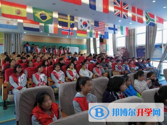貴陽中加新世界國際學校招生辦聯系電話