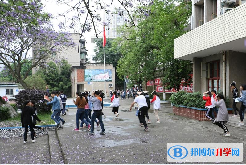 內江一中舉行地震減災應急疏散演練