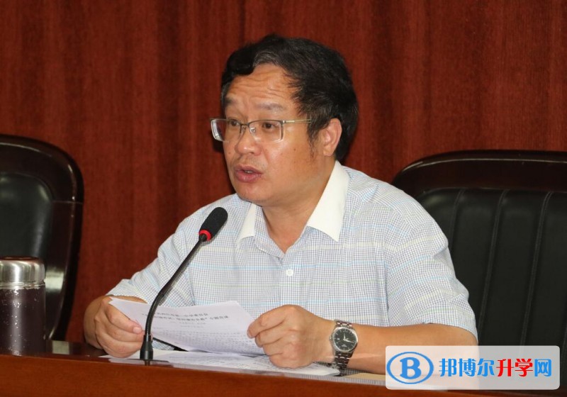 內(nèi)江一中舉行慶祝中國(guó)共產(chǎn)黨成立97周年暨表彰大會(huì)
